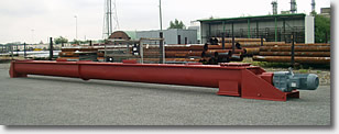 Trogförderschnecke - Trogschneckenförderer mit rotem Anstrich